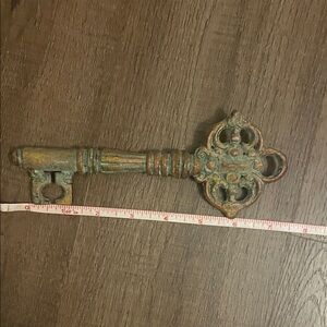 Vintage-Style Brown Key Wall Decor